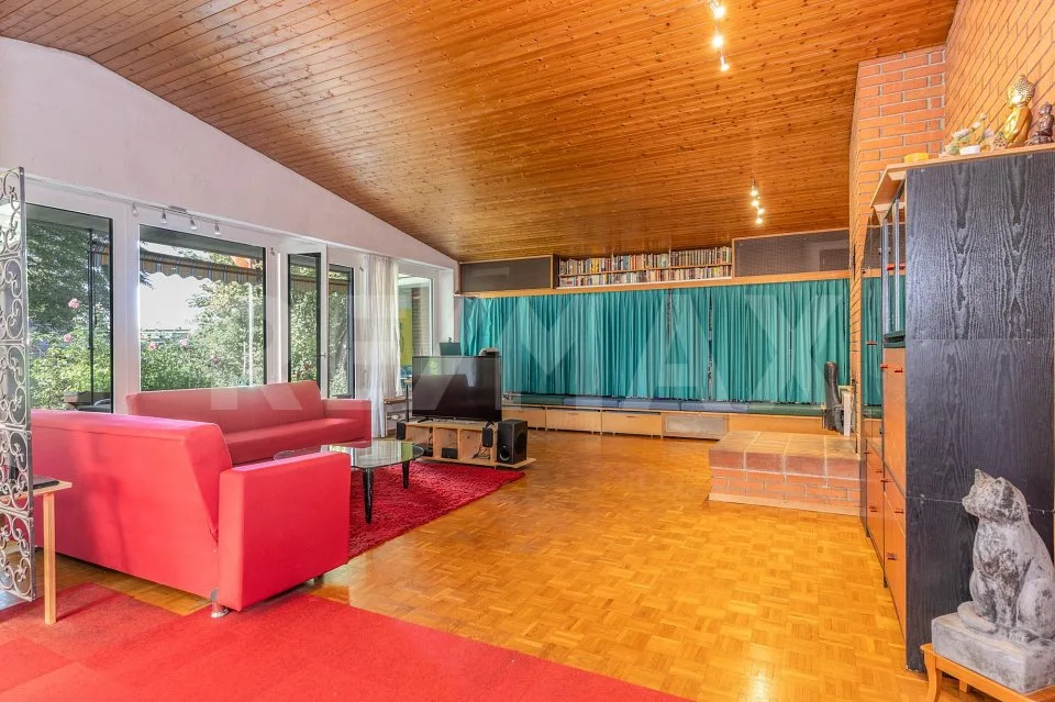 Einfamilienhaus mit Potenzial an begehrter Wohnlage – Foto 8 von 13