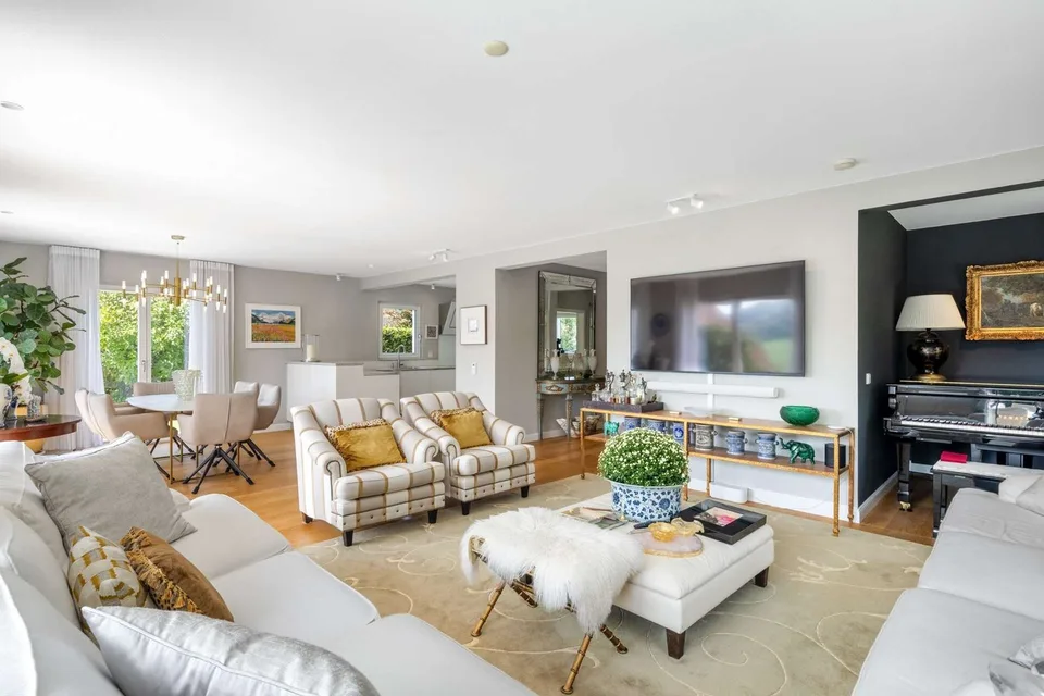 WEITBLICK TRIFFT LANDHAUSCHARME: Elegantes 6.5-Zimmer- Einfamilienhaus auf der Forch – Foto 6 von 13