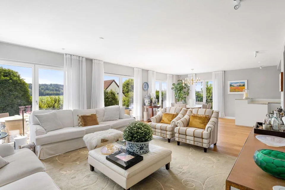 WEITBLICK TRIFFT LANDHAUSCHARME: Elegantes 6.5-Zimmer- Einfamilienhaus auf der Forch – Foto 7 von 13