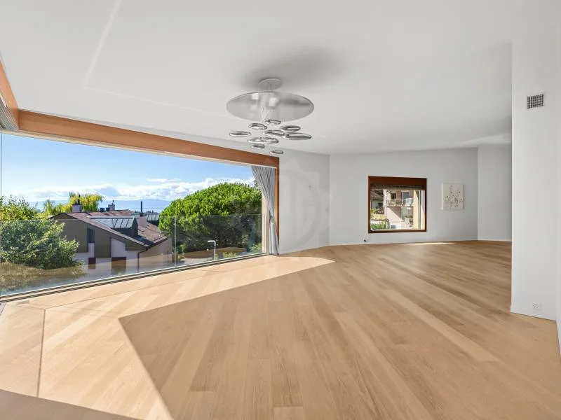 Majestic Apartment - The Conversion – photo 11 of 12