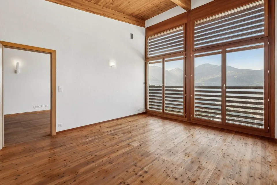 Villa mit separatem Anbau und Dominanz über der Ebene. – Foto 9 von 10