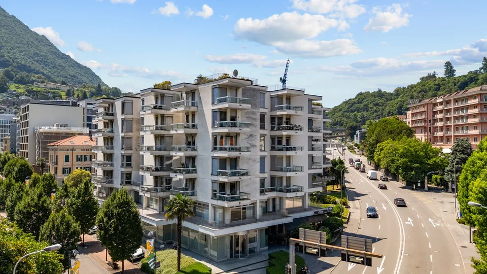 Grande appartamento con 3 balconi – foto 2 di 9