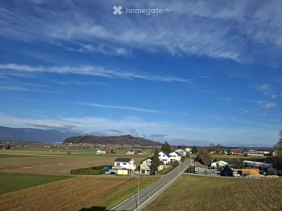 Appartement ensoleillé de 3,5 pièces avec balcon et vue magnifique à Busswil BE