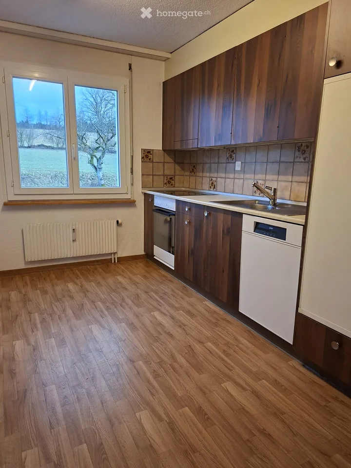 Appartement ensoleillé de 3,5 pièces avec balcon et vue magnifique à Busswil BE