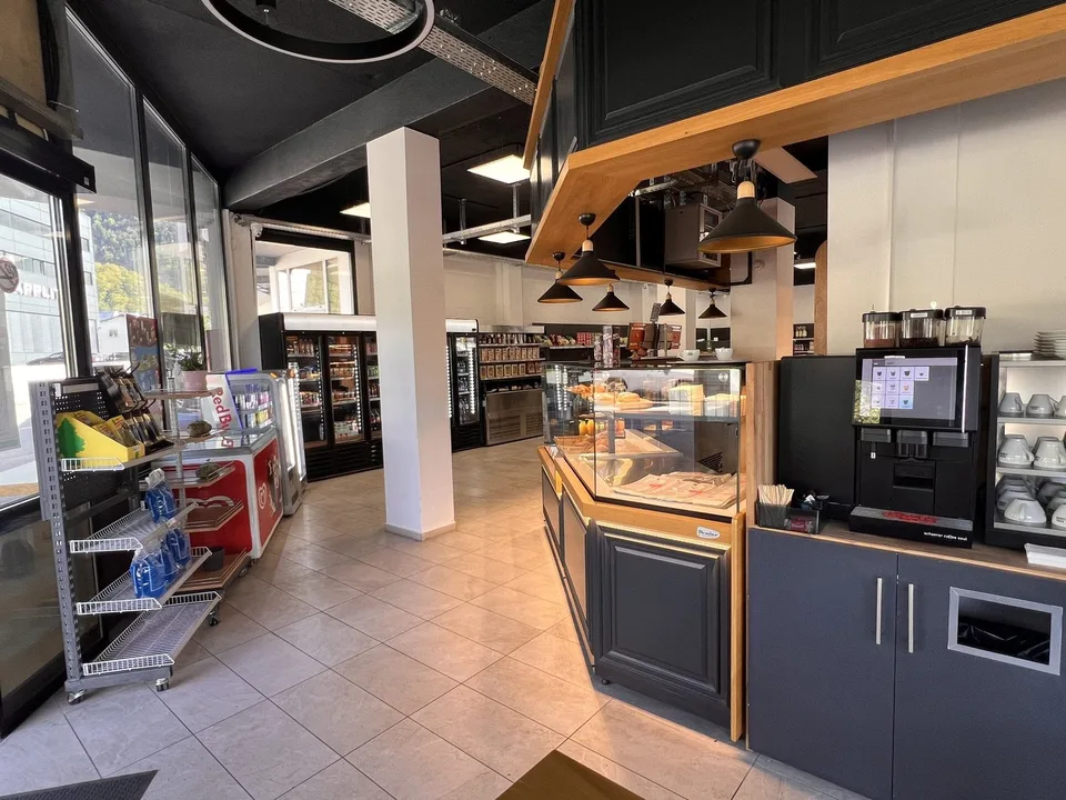 Tankstelle mit modernem Shop & Gastronomiepotenzial in Moutier – Foto 6 von 13