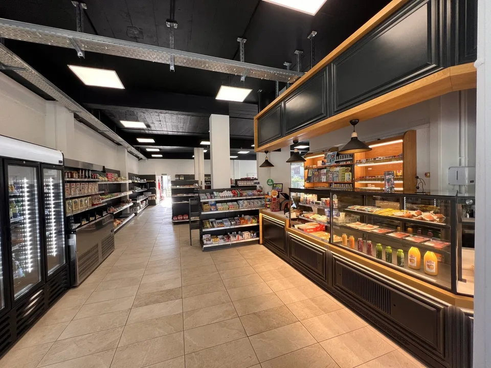 Tankstelle mit modernem Shop & Gastronomiepotenzial in Moutier – Foto 5 von 13
