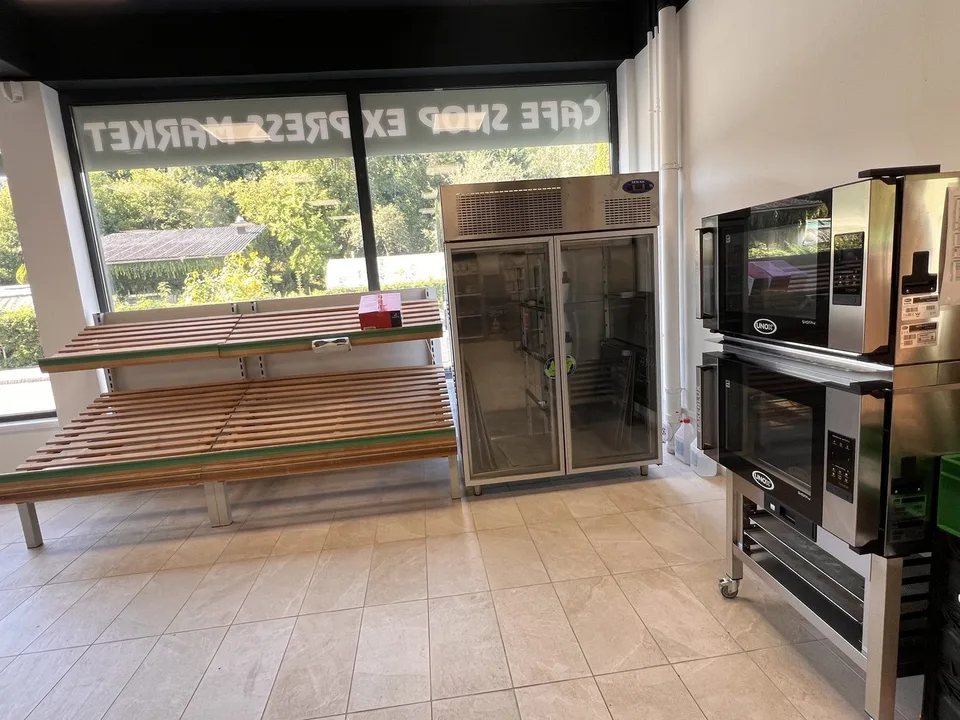 Tankstelle mit modernem Shop & Gastronomiepotenzial in Moutier – Foto 10 von 13