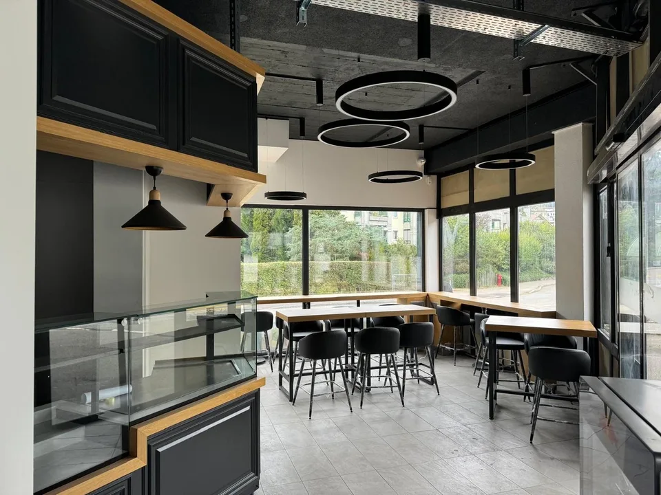 Tankstelle mit modernem Shop & Gastronomiepotenzial in Moutier – Foto 9 von 13