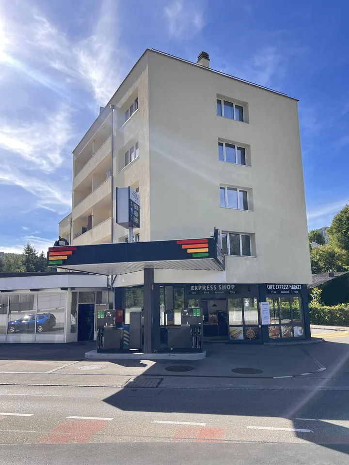 Tankstelle mit modernem Shop & Gastronomiepotenzial in Moutier – Foto 2 von 13