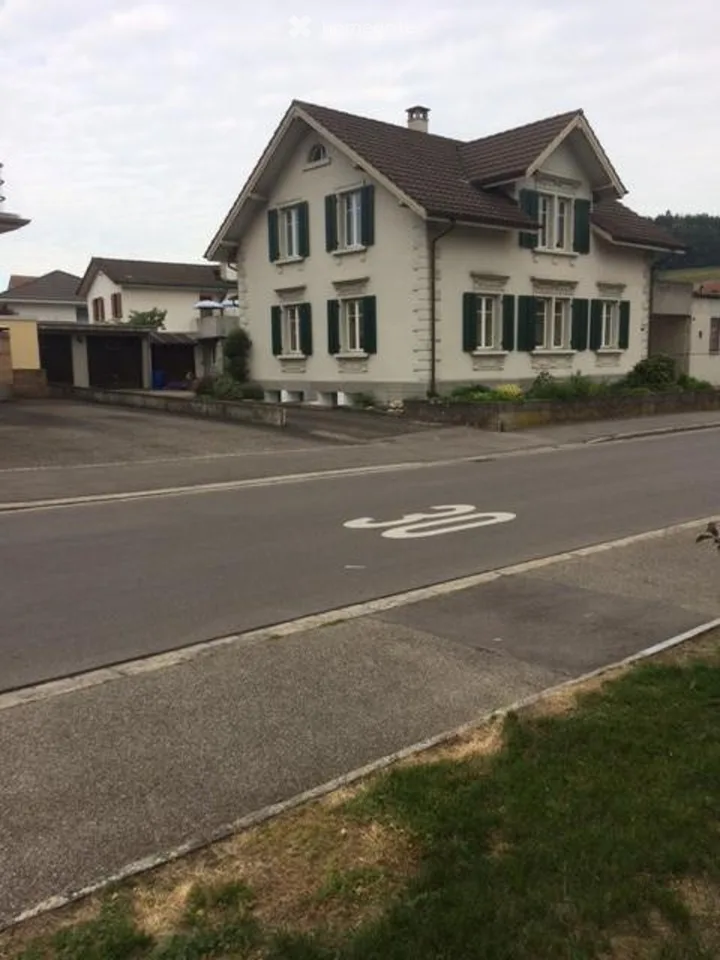 4-Zimmer-Wohnung in 2-Familienhaus mit Balkon / 3-Zimmer-Wohnung mit direktem Gartenabgang