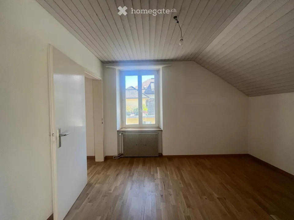 4-Zimmer-Wohnung in 2-Familienhaus mit Balkon / 3-Zimmer-Wohnung mit direktem Gartenabgang