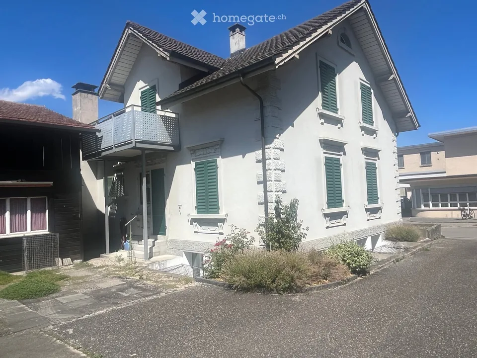 4-Zimmer-Wohnung in 2-Familienhaus mit Balkon / 3-Zimmer-Wohnung mit direktem Gartenabgang