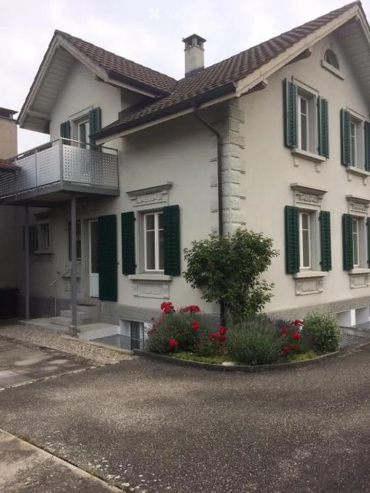 4-Zimmer-Wohnung in 2-Familienhaus mit Balkon / 3-Zimmer-Wohnung mit direktem Gartenabgang