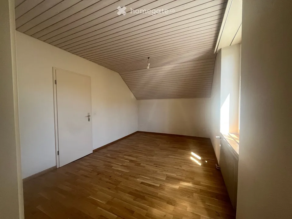 4-Zimmer-Wohnung in 2-Familienhaus mit Balkon / 3-Zimmer-Wohnung mit direktem Gartenabgang