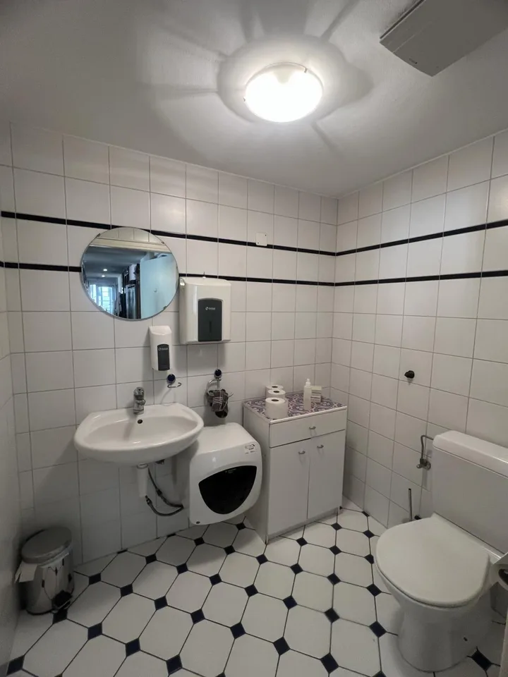 Büros von 240 m² in der Innenstadt – Foto 9 von 10