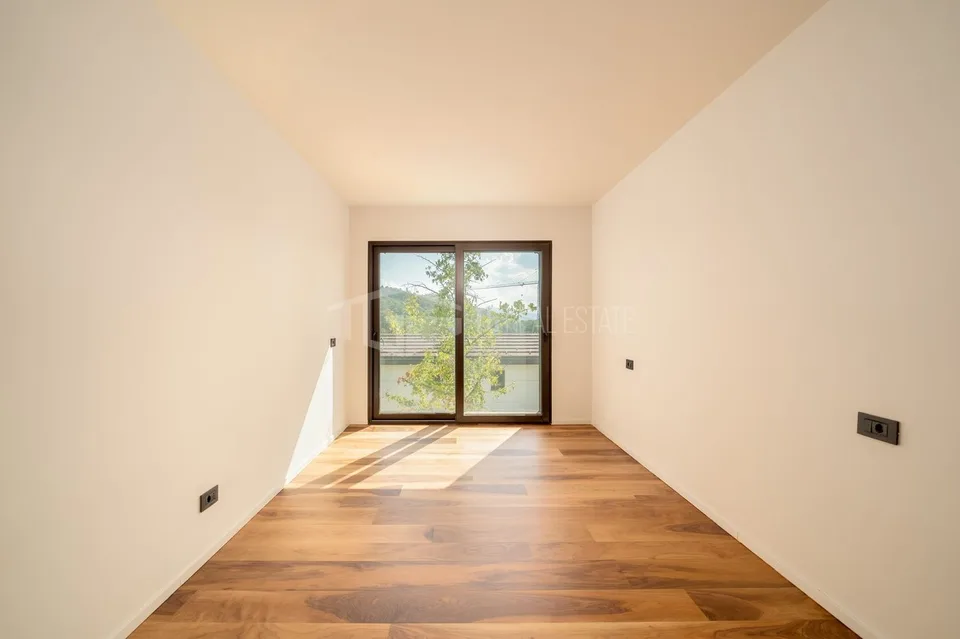ELEGANTE 3.5 LOCALI IN POSIZIONE TRANQUILLA – photo 4 of 15