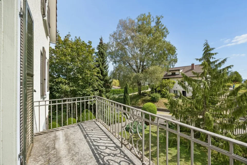 Casa a tre famiglie versatile con molto spazio e grande potenziale – foto 12 di 15