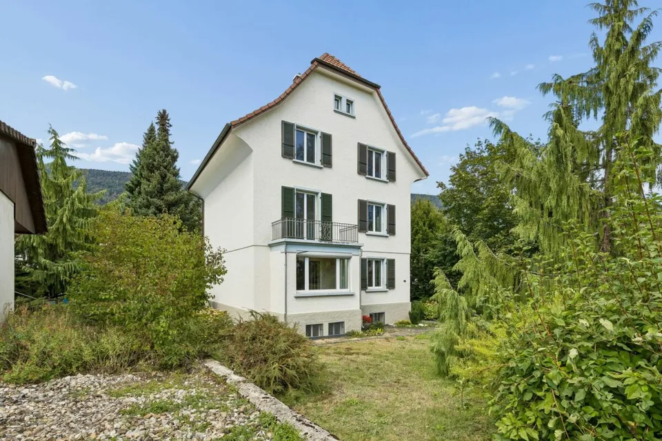 Casa a tre famiglie versatile con molto spazio e grande potenziale – foto 13 di 15