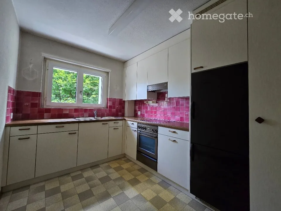 Appartamento in vecchio edificio di 4 locali luminoso e accogliente a Suhr (AG) - disponibile dal 01.11.2026