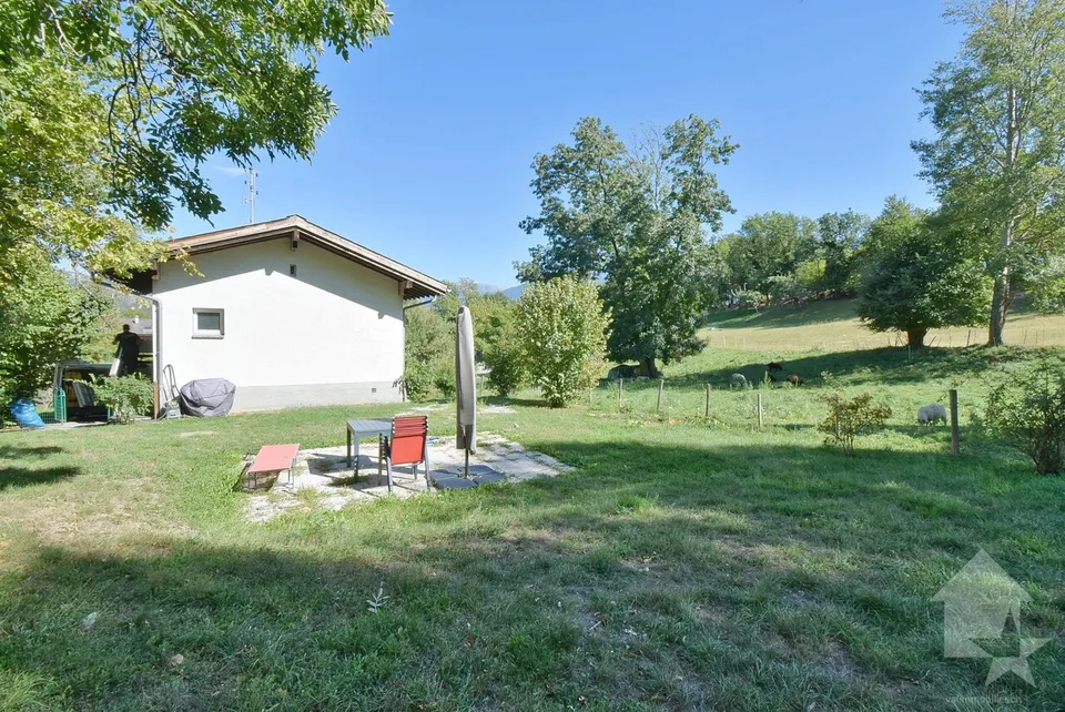 Magnifique petite maison rénové et au calme sur une belle parcelle – Foto 2 von 13