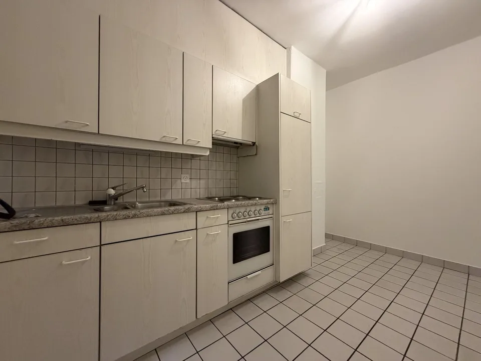 03865 - Appart. 2½ PCES - RUE NEUVEVILLE 33 - FRIBOURG