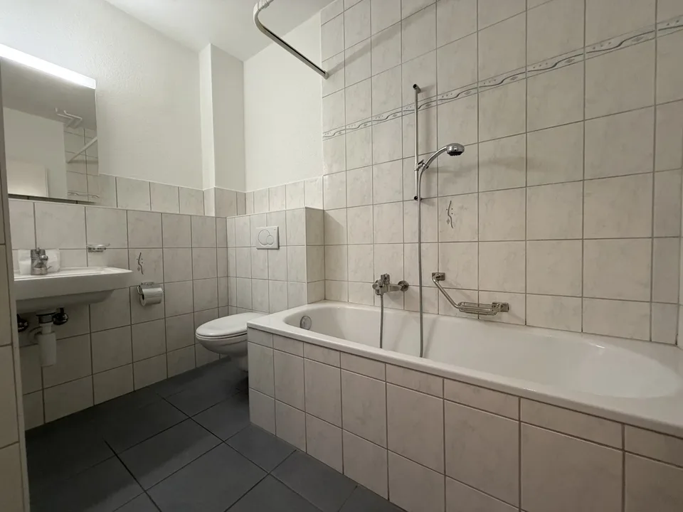 03865 - Appart. 2½ PCES - RUE NEUVEVILLE 33 - FRIBOURG