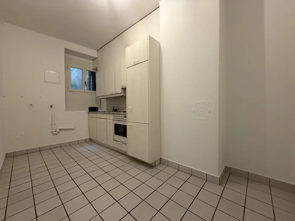 03865 - Appart. 2½ PCES - RUE NEUVEVILLE 33 - FRIBOURG