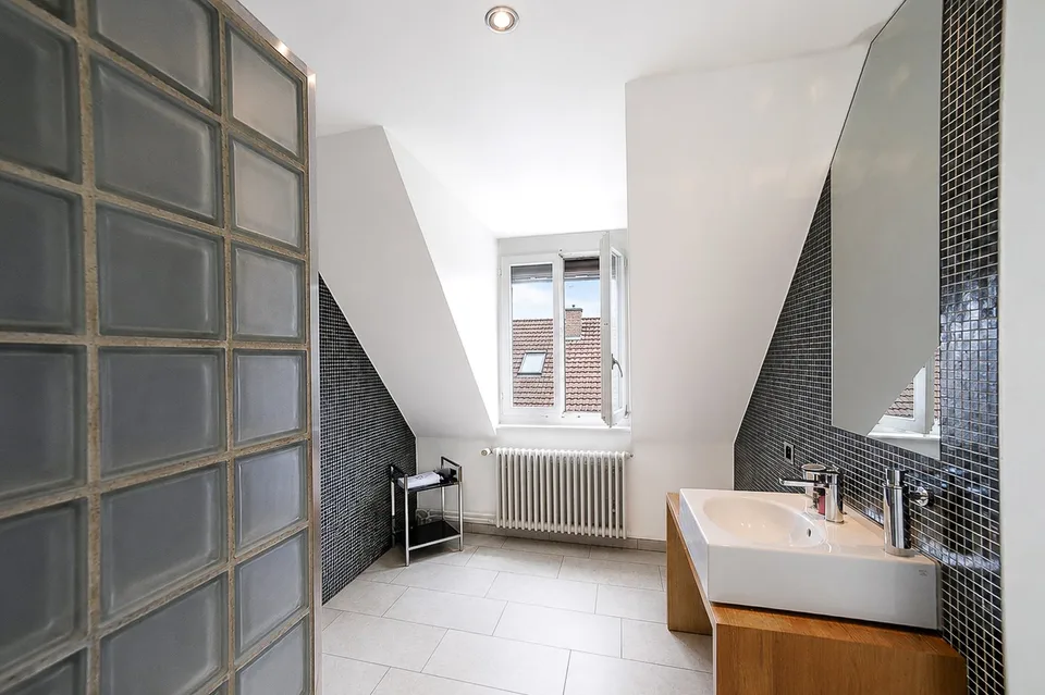 Grosszügige 3.5-Zimmer-Wohnung mit Balkon in Zürich-West – Foto 10 von 17