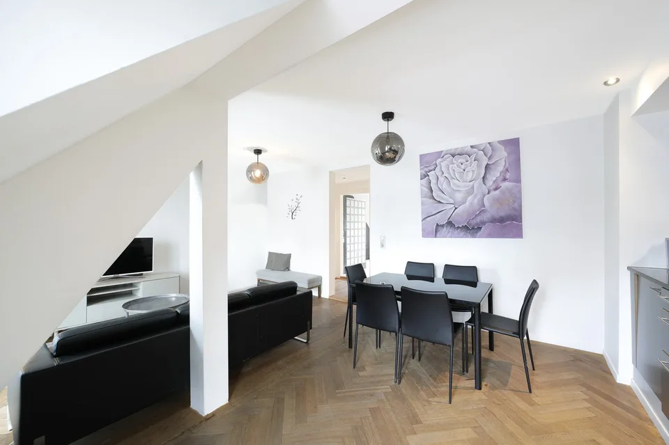 Grosszügige 3.5-Zimmer-Wohnung mit Balkon in Zürich-West – Foto 4 von 17