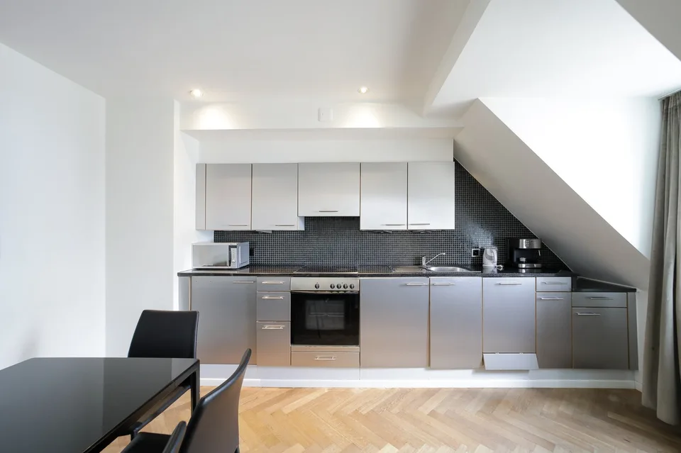 Grosszügige 3.5-Zimmer-Wohnung mit Balkon in Zürich-West – Foto 6 von 17