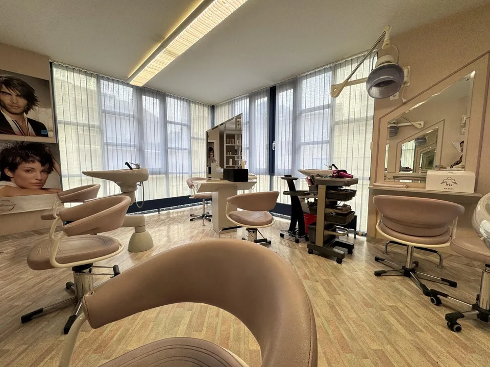 Lokal für Gewerbezwecke / Friseursalon an der Place Centrale, Martigny – Foto 2 von 4