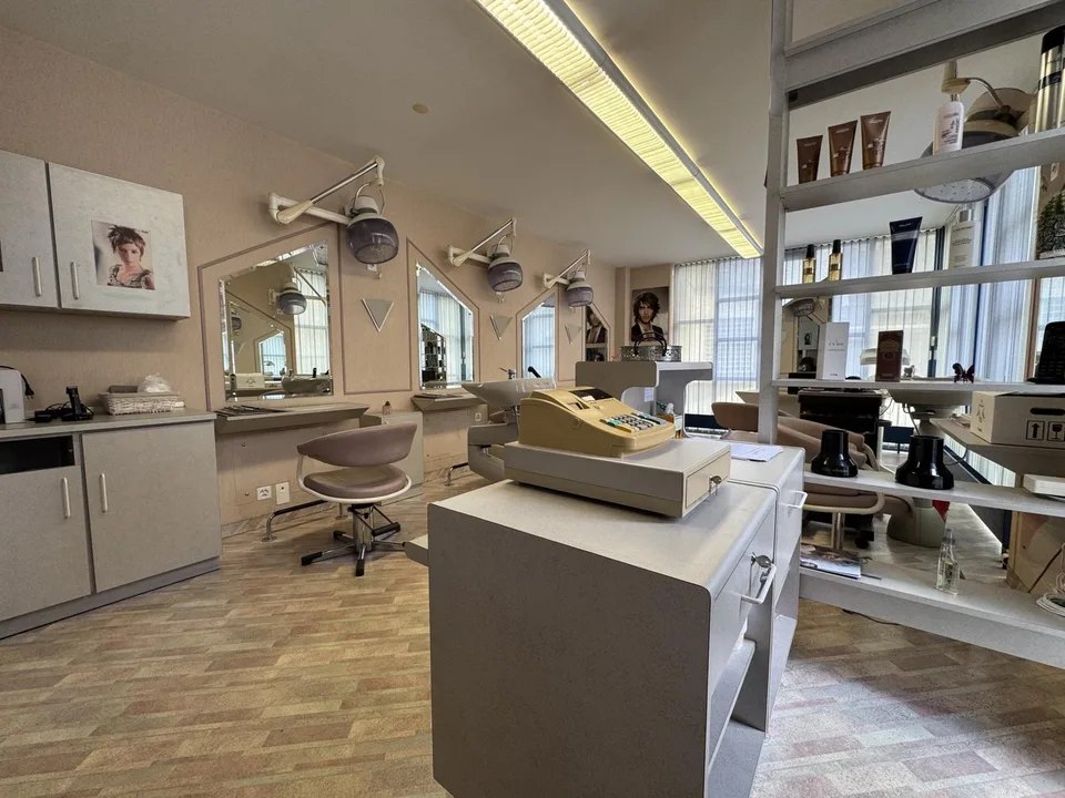 Lokal für Gewerbezwecke / Friseursalon an der Place Centrale, Martigny – Foto 3 von 4