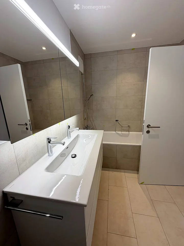 Location pour la première fois : appartement neuf de 3,5 pièces avec deux salles de bain et balcon couvert de 17 m²