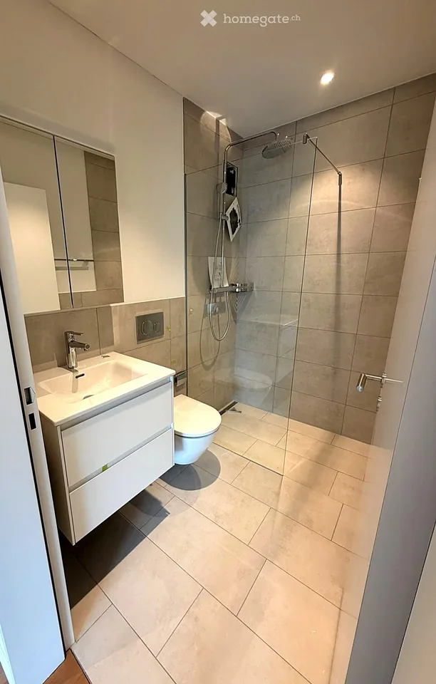 Location pour la première fois : appartement neuf de 3,5 pièces avec deux salles de bain et balcon couvert de 17 m²