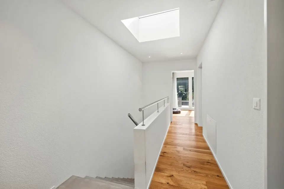 Casa a schiera moderna che impressiona per la vita idilliaca e centrale - ottimale per le famiglie – foto 10 di 15