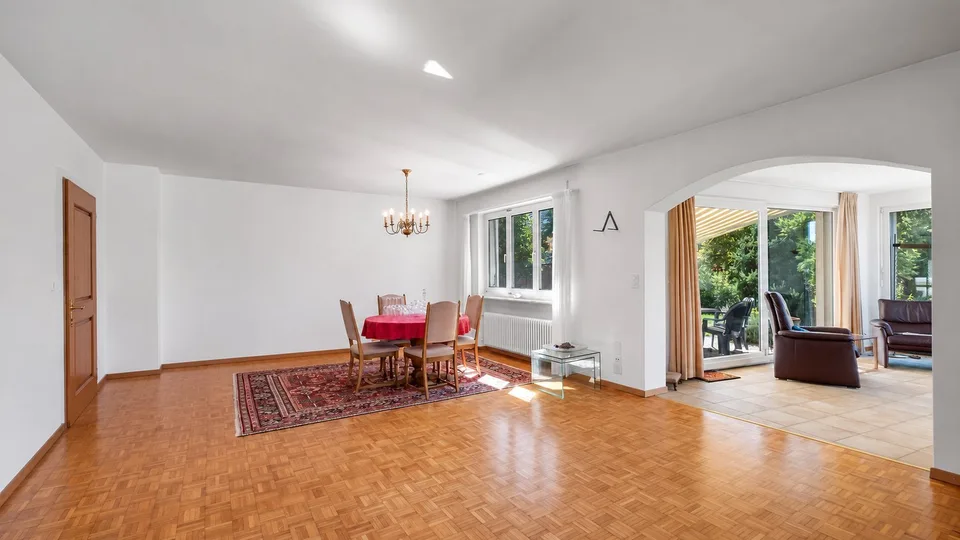 Charmantes 6.5-Zimmer-Einfamilienhaus mit Gartenoase, freistehend – Foto 6 von 17