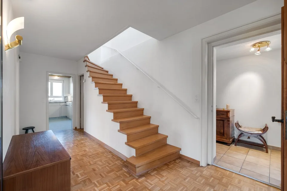 Charmantes 6.5-Zimmer-Einfamilienhaus mit Gartenoase, freistehend – Foto 12 von 17