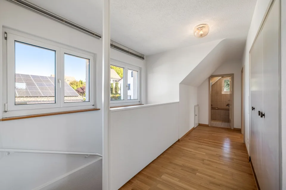 Charmantes 6.5-Zimmer-Einfamilienhaus mit Gartenoase, freistehend – Foto 13 von 17