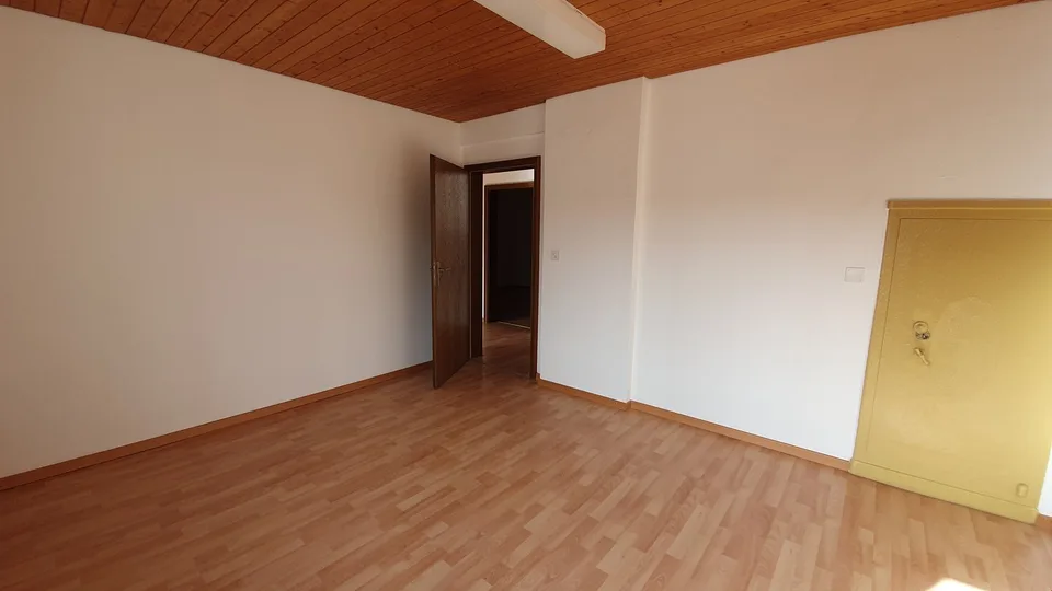 Appartement de vieux bâtiment confortable avec jardin de légumes
