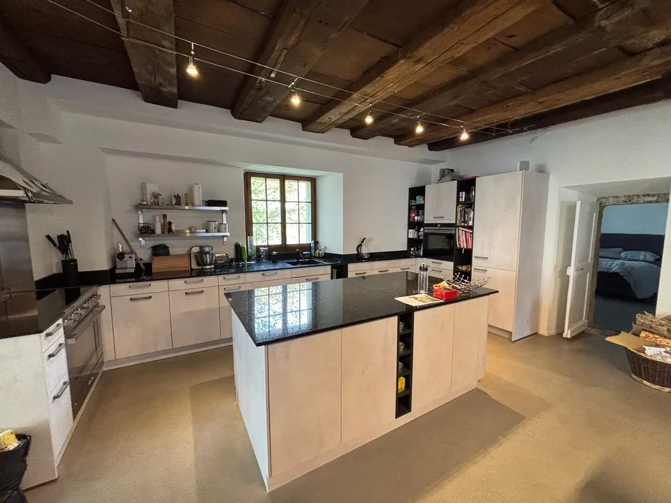 Casa di 3 famiglie sul ruscello del villaggio – foto 5 di 16