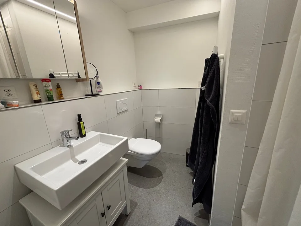 Casa di 3 famiglie sul ruscello del villaggio – foto 8 di 16