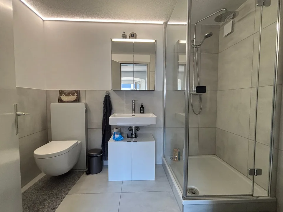 Casa di 3 famiglie sul ruscello del villaggio – foto 13 di 16