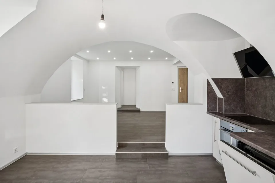 Un appartamento di 4.5 locali con fascino unico e giardino – foto 2 di 6