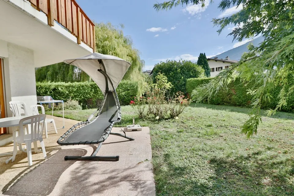 LEYTRON - EIN HAUS, IN DEM MAN FAST DIE KINDER IM GARTEN SPIELEN HÖRT? – Foto 10 von 13