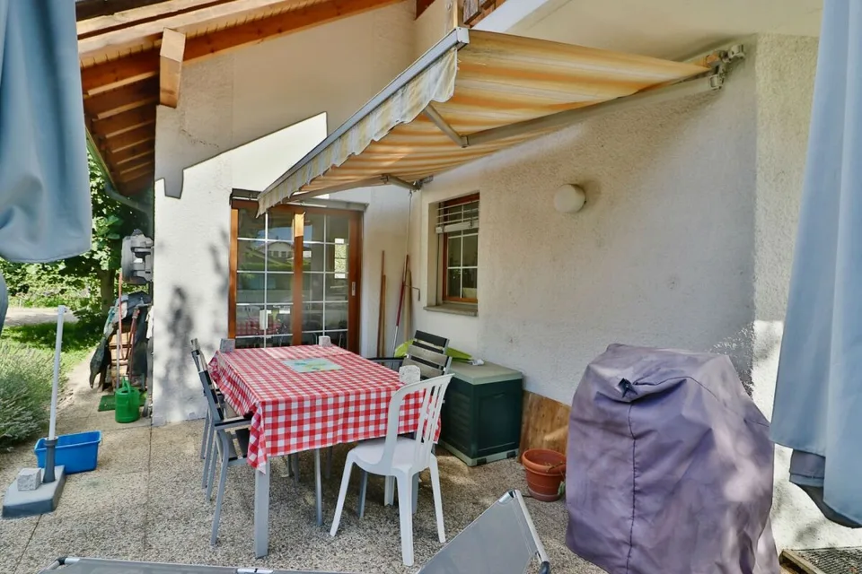 LEYTRON - EIN HAUS, IN DEM MAN FAST DIE KINDER IM GARTEN SPIELEN HÖRT? – Foto 6 von 13