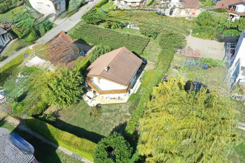 LEYTRON - EIN HAUS, IN DEM MAN FAST DIE KINDER IM GARTEN SPIELEN HÖRT? – Foto 11 von 13