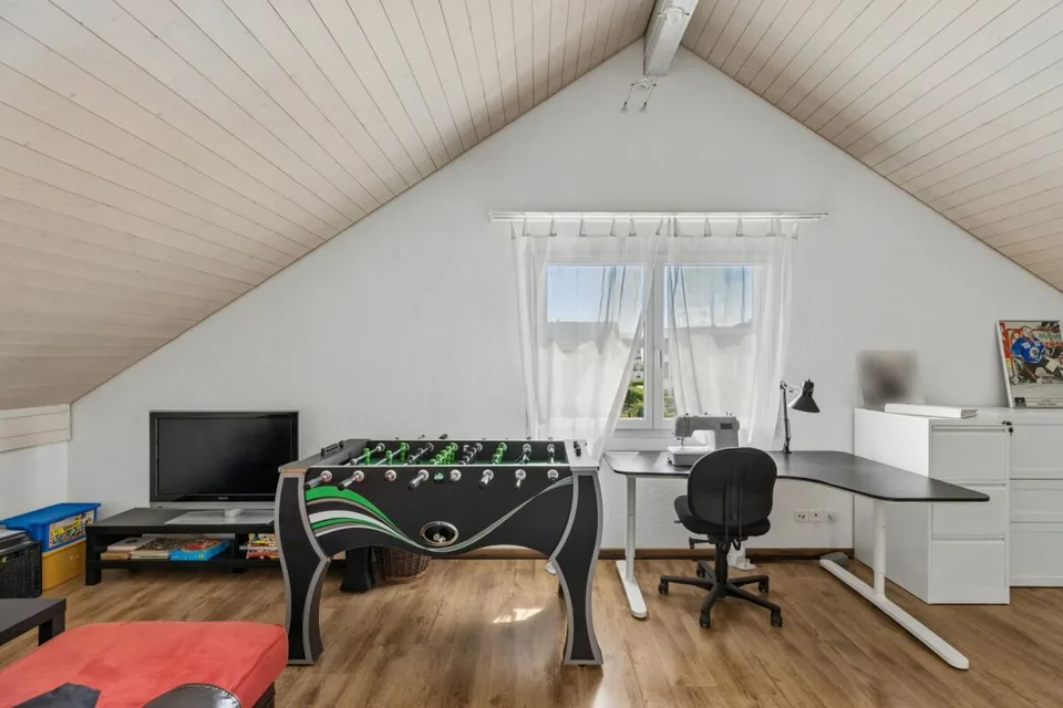 Familienfreundliches 6-Zimmer-Einfamilienhaus mit Garten – Foto 22 von 28