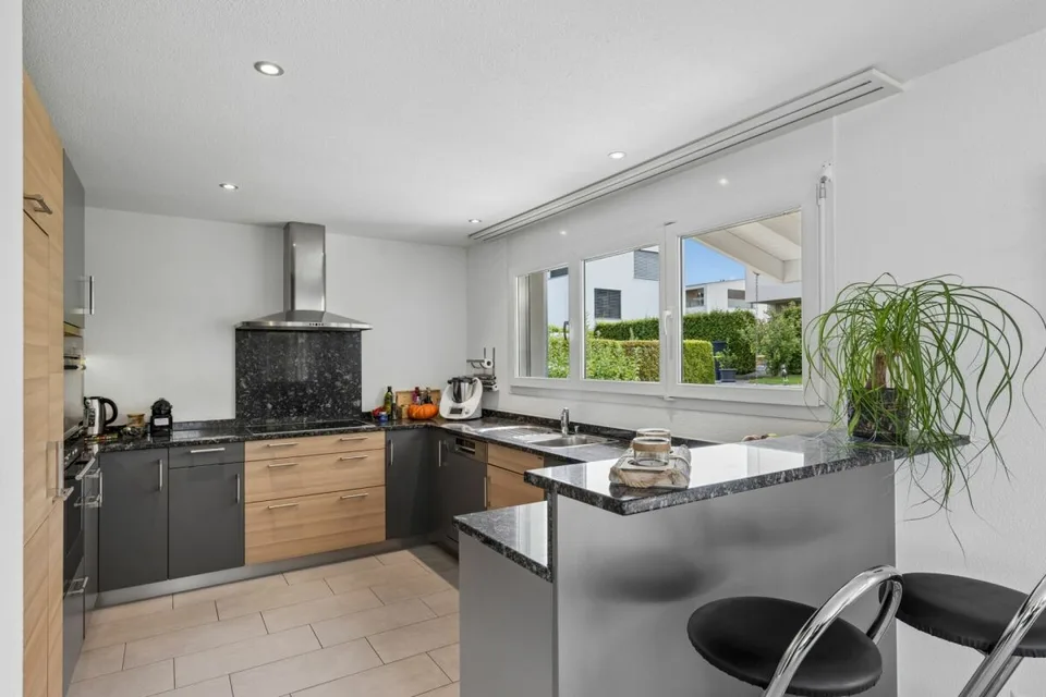 Familienfreundliches 6-Zimmer-Einfamilienhaus mit Garten – Foto 10 von 28
