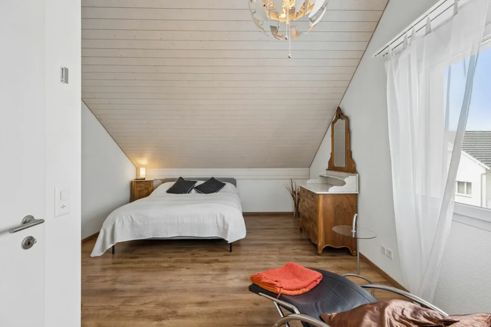 Familienfreundliches 6-Zimmer-Einfamilienhaus mit Garten – Foto 25 von 28