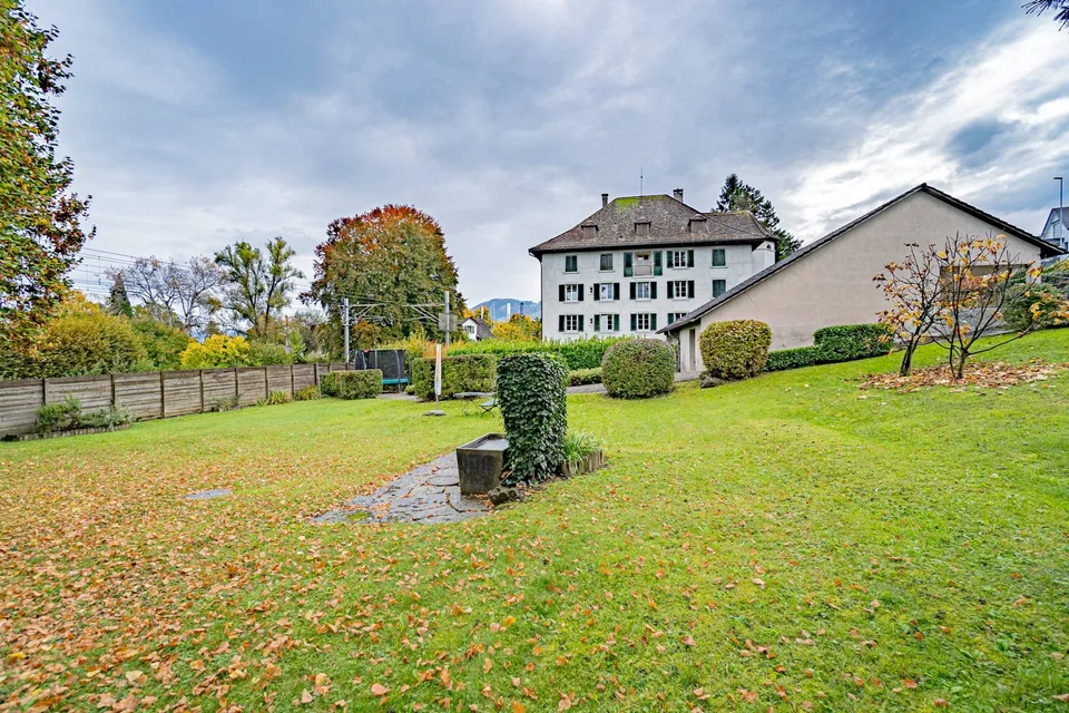 Historisches MFH mit 3 Einheiten und privatem Seepark mit EFH in Richterswil – Foto 7 von 13